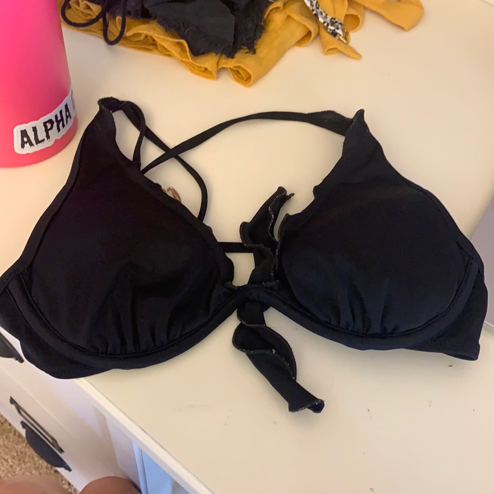 Black VS bikini